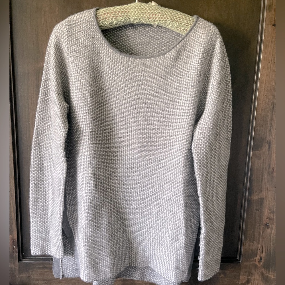 100% Cashmere Grey & Violet Elegant Sweater